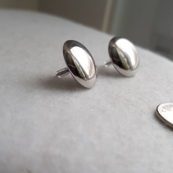 Vintage silver tone round dome stud earrings - Picture 3 of 3